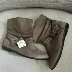 NWT‎ Gray Ankle Boots